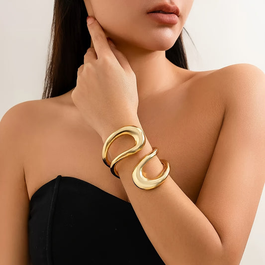 A Minimalist And Stylish Open Bangle for Women, Featuring a Unique Design, Perfect As a Luxurious Accessory for Holiday Parties